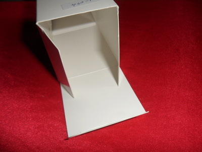 《聚焦照明精品包裝 E27燈頭3W射燈吸塑盒的專業解決方案》
